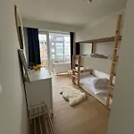Leonie Met Zeezicht Daire