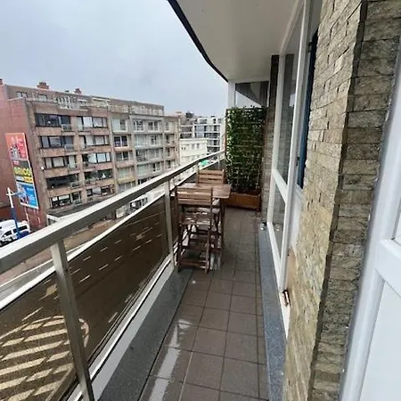 Leonie Met Zeezicht *