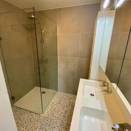 Leonie Met Zeezicht Apartamento