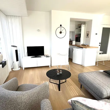 Leonie Met Zeezicht Apartamento